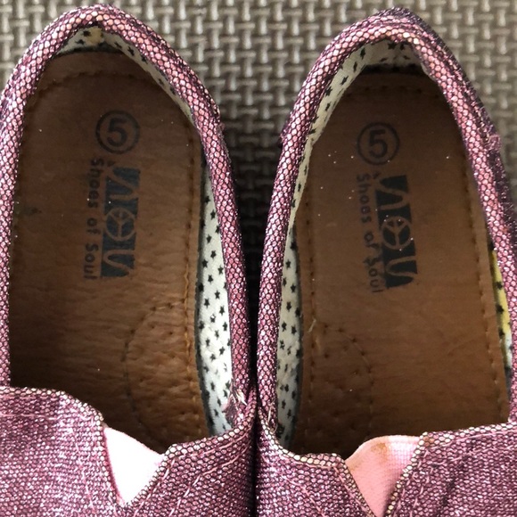 Sparkling pink shoes! - Picture 3 of 4